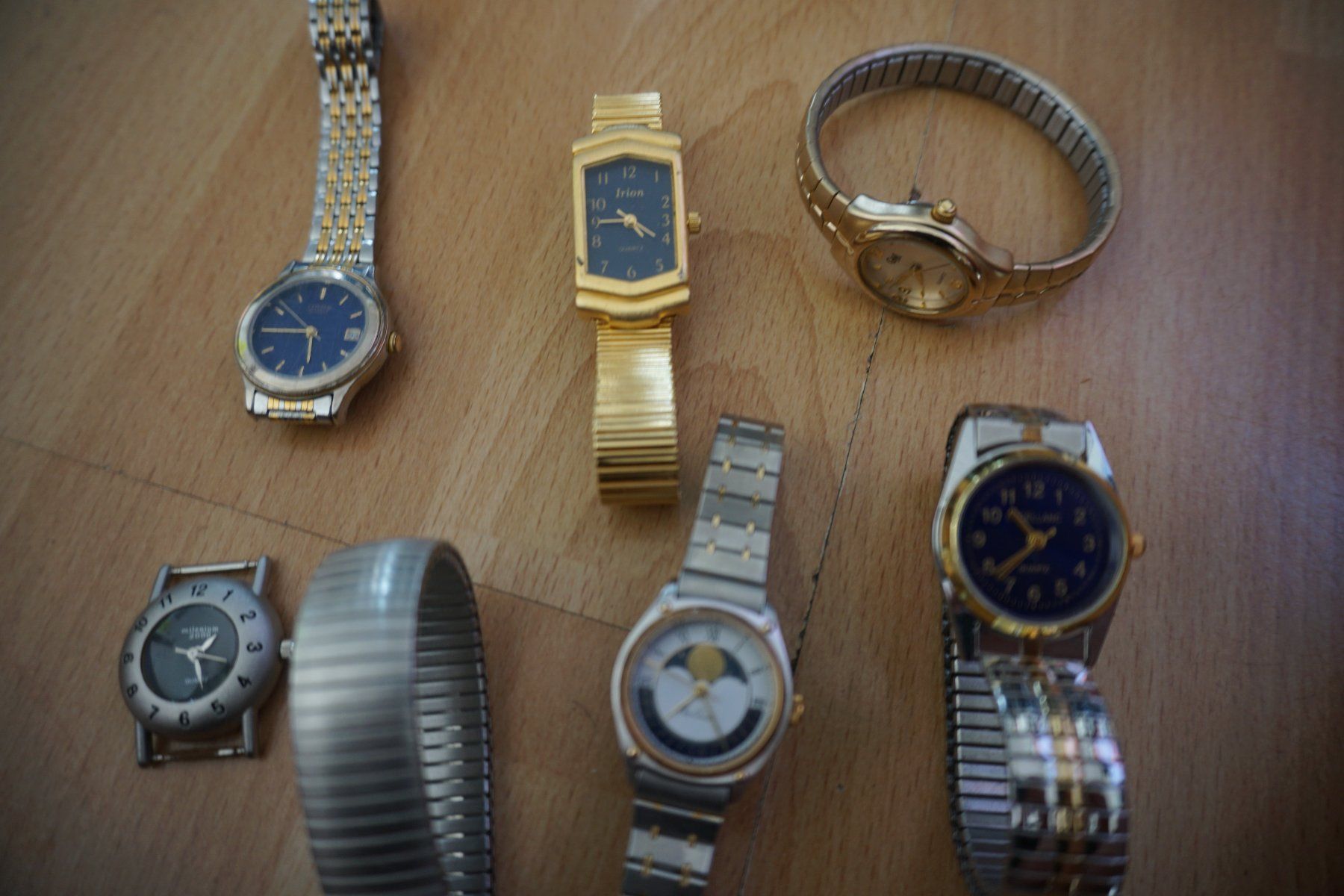 Orologi: Armbanduhren Konvolut – Difettoso da Zürich venduto da einalemjena 2