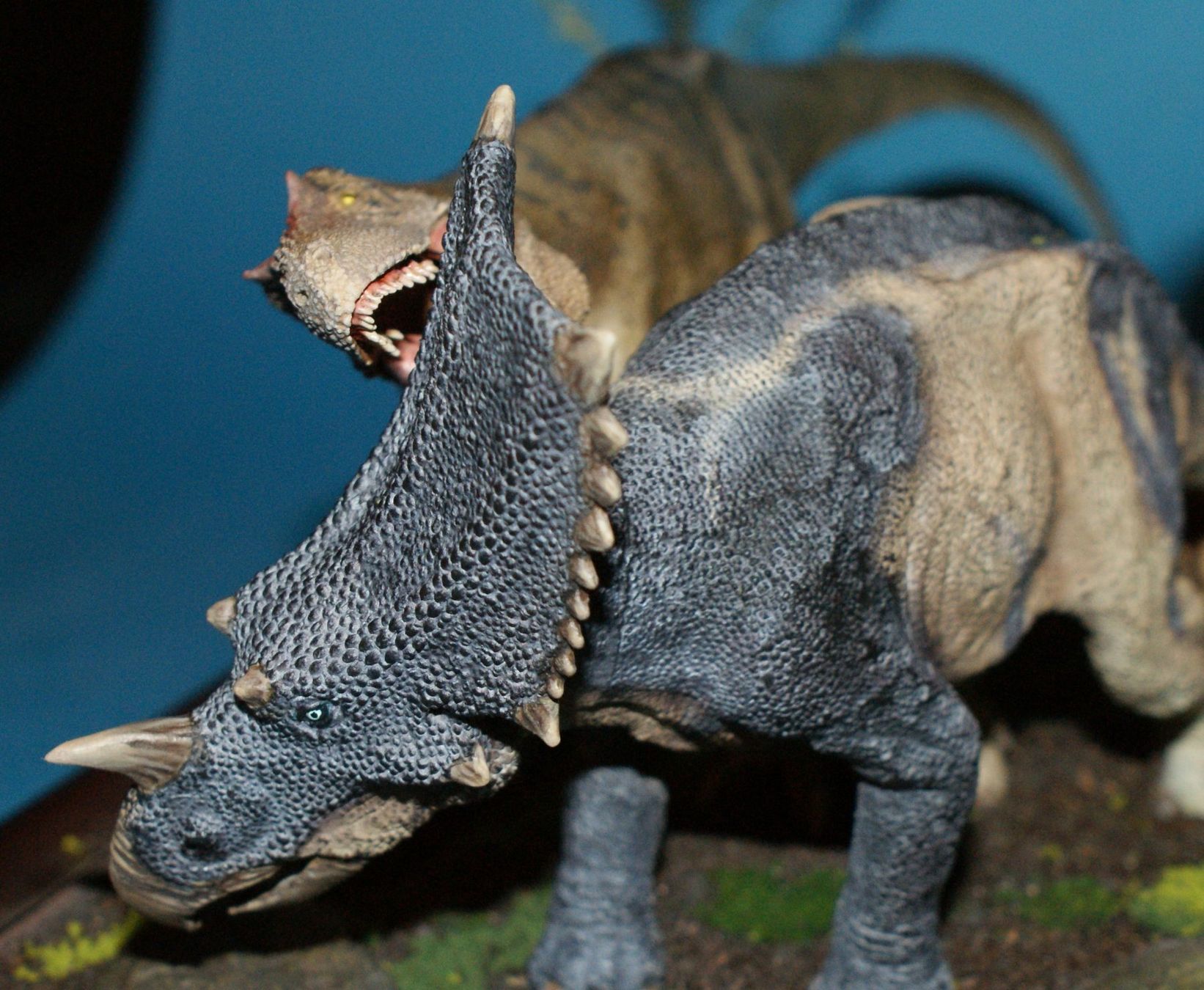Skulpturen & Statuen: Chasmosaurus vs. Gorgosaurus 1:35 Galileo Hernandez – Gebraucht aus Selzach von Ataraxus 5