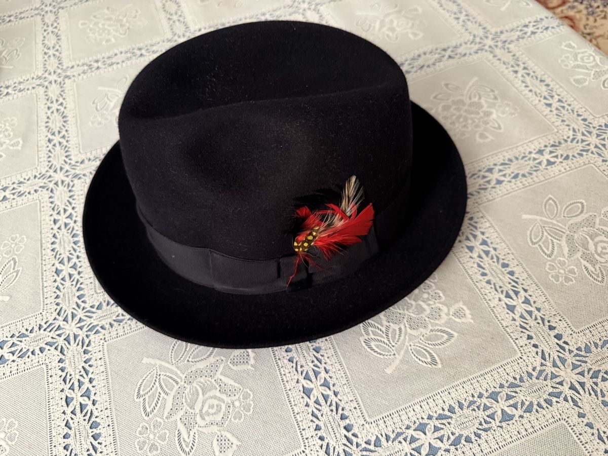 Copricapi, berretti & cappellini: Fein-Haller vintage hat, feather, size medium. Timeless! – Usato da Zürich venduto da andreamt