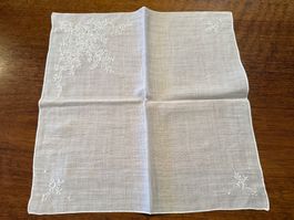 Stofftaschentuch weiss mit Blumen Stickerei gebraucht