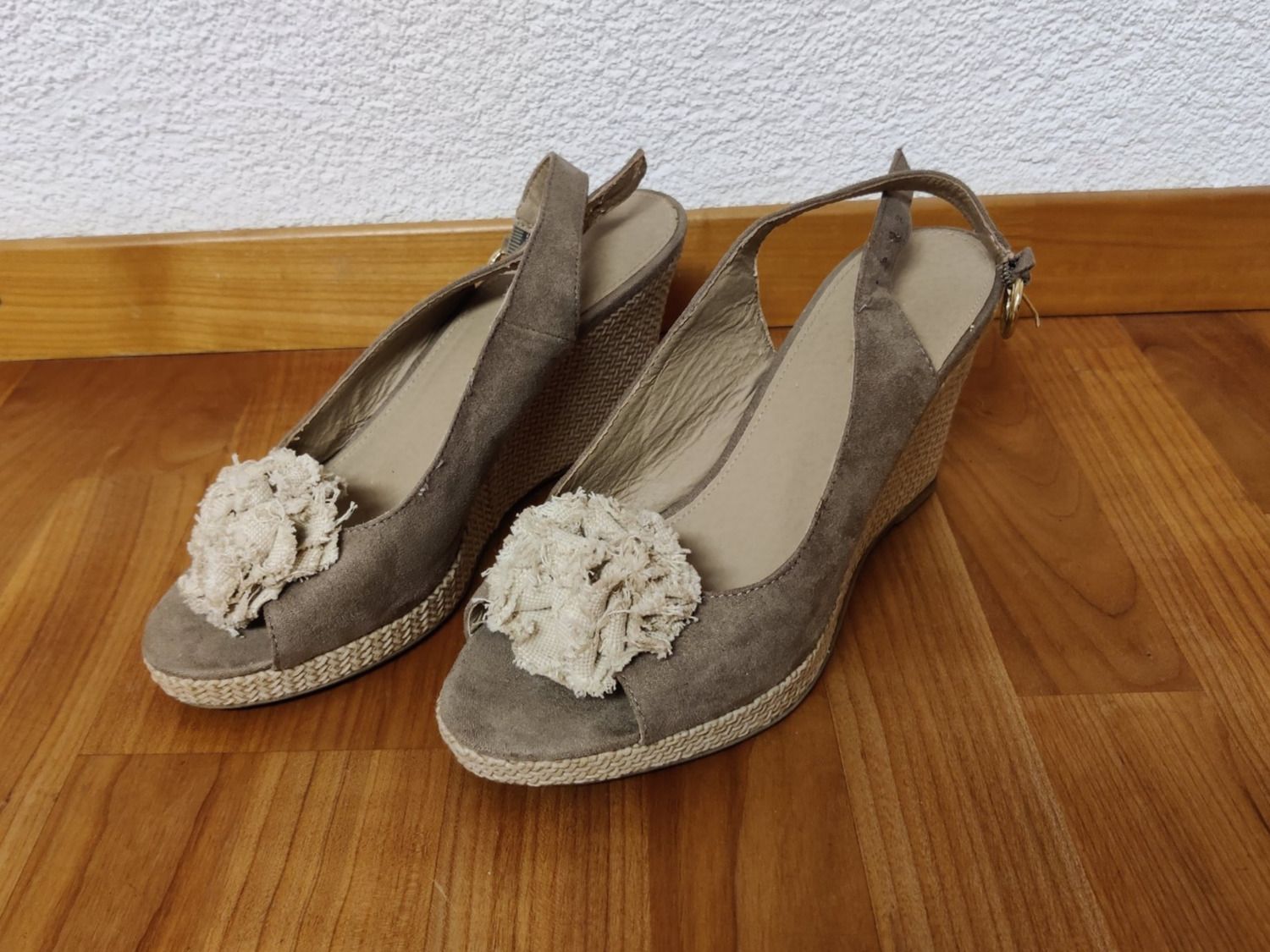 Scarpe da donna: Bequeme Wedge Heels, Gr. 39-40 – Usato da Birmensdorf ZH venduto da Nebuliane