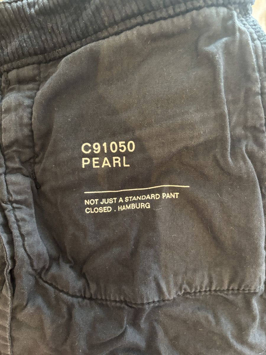 Closed Pantaloni: Coole Cordhose von CLOSED, Gr. 26 – Usato da Zürich venduto da sher_locked 2