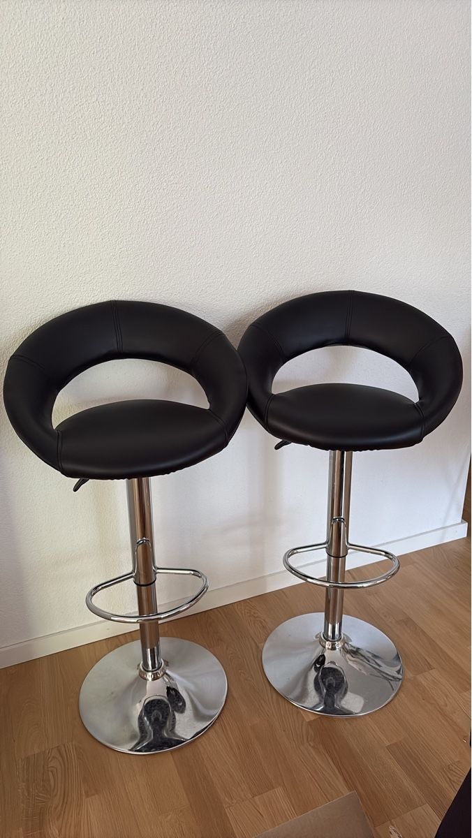 Sgabelli: 2 Barhocker schwarz mit Metallfuss gebraucht – Usato da Arnegg venduto da lor_88bd