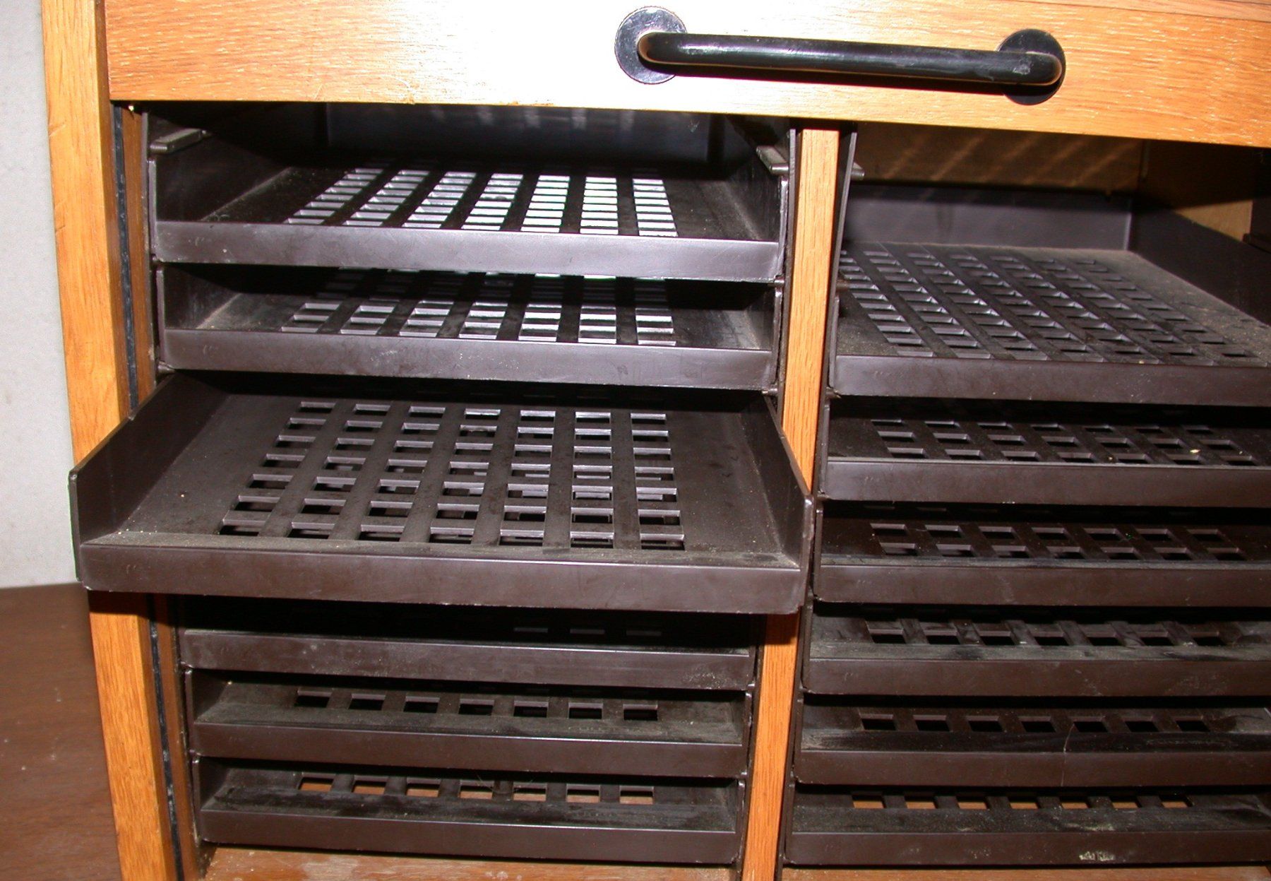 Armoires: Roll-Ladenschrank – D'occasion à Lengnau AG par imf_s96l 2