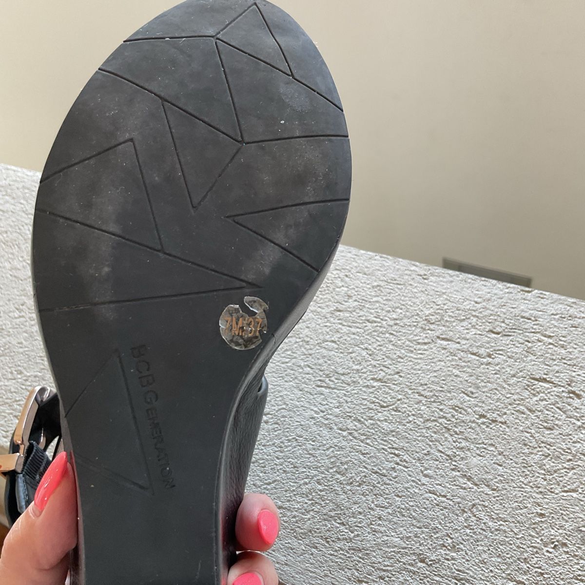 Damenschuhe: Sandales compensées BCBG Generation noires - Taille 37! – Gebraucht aus Villarepos von Sglobule 9