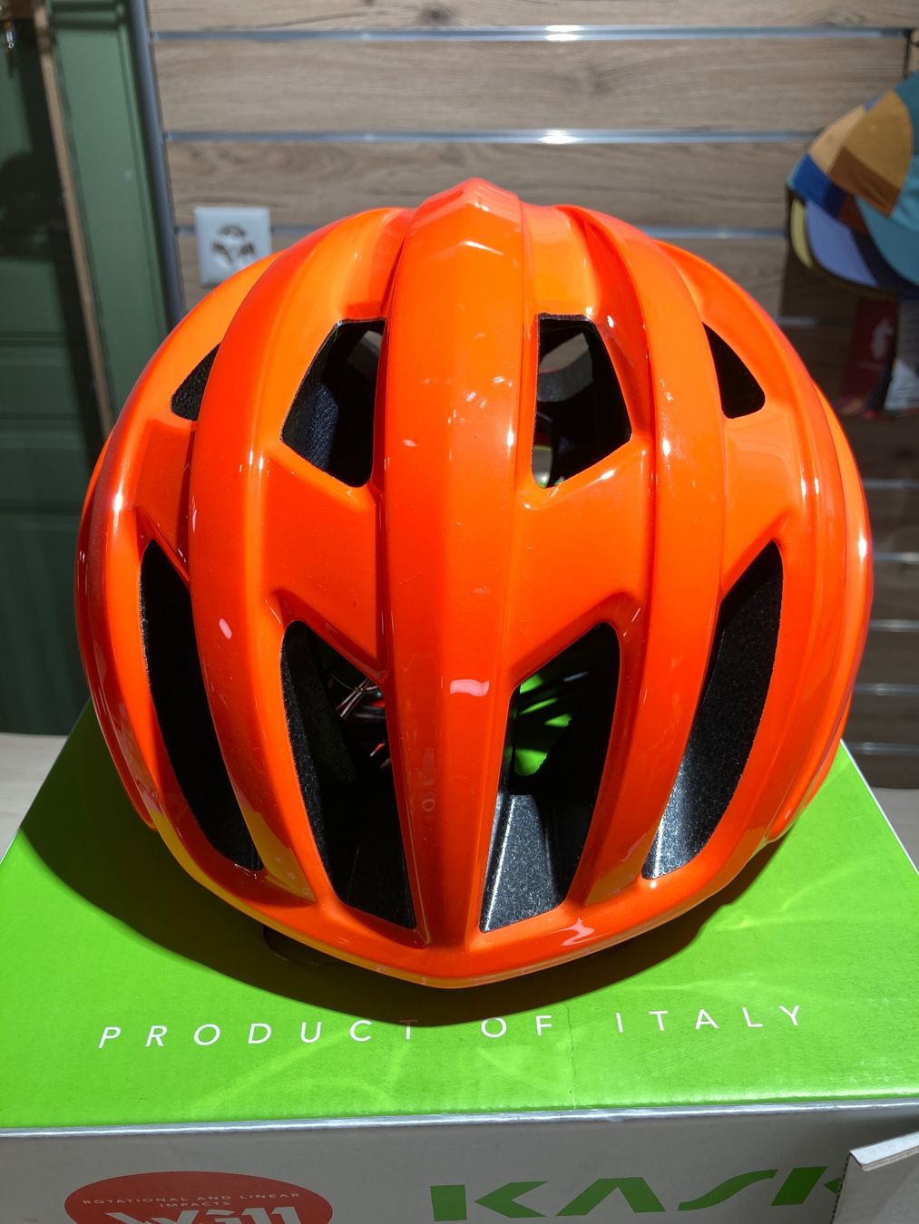 Caschi: Kaks Mojito 3 Helm Orange Fluo, Large – Nuovo (secondo la descrizione) da Lauterbrunnen venduto da Imboden-Bike