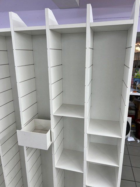Étagères: Regal mit kleinen Fächern und Schubladen – D'occasion à Bösingen par Guesli1 1