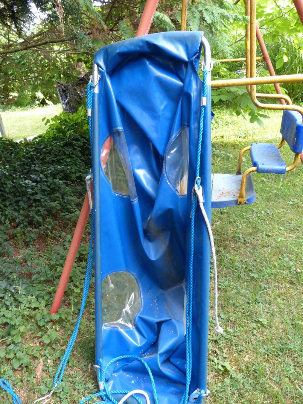 Autre balançoires de jardin: Schaukelgestell mit zwei Sitzen und einer Hängematte – D'occasion à Jona par Cinnestig 2