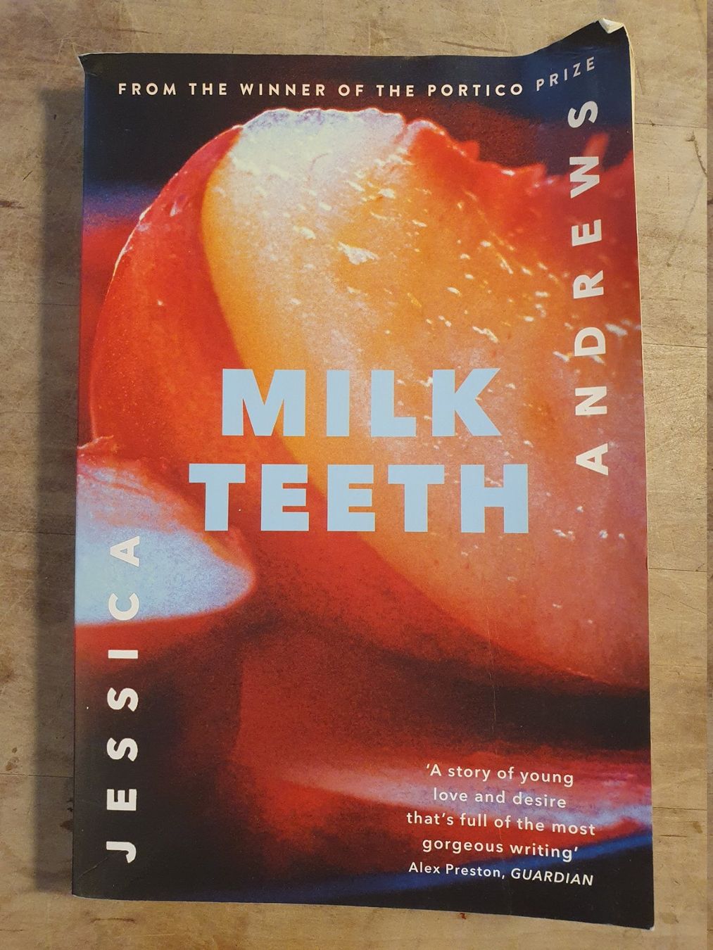 Libri: Milkteeth Jessica Andrews Sceptre – Usato da Zürich venduto da loosebone