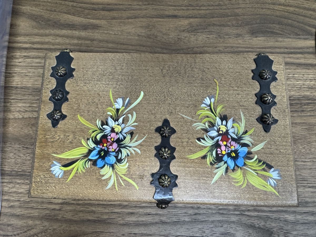 Coffres: Holzschatulle mit Blumenmotiv  – D'occasion à Oftringen par Makeq 7