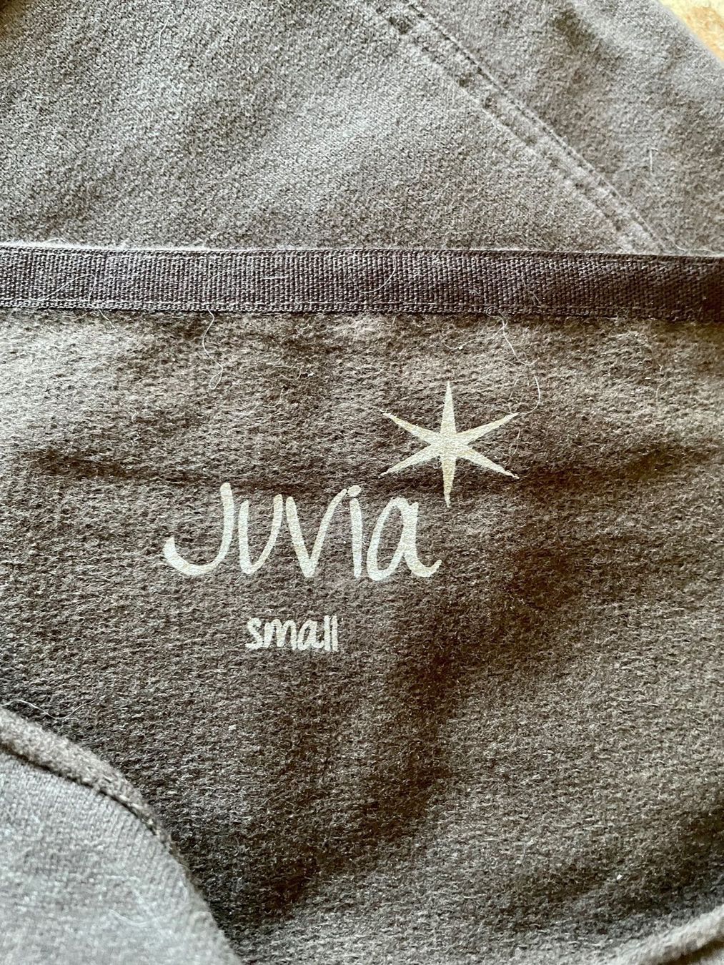 Completi & Tailleur: JUVIA - Loungewear 2-teiliger Anzug – Nuovo e nell'imballaggio originale da Spreitenbach venduto da Jessy8 2