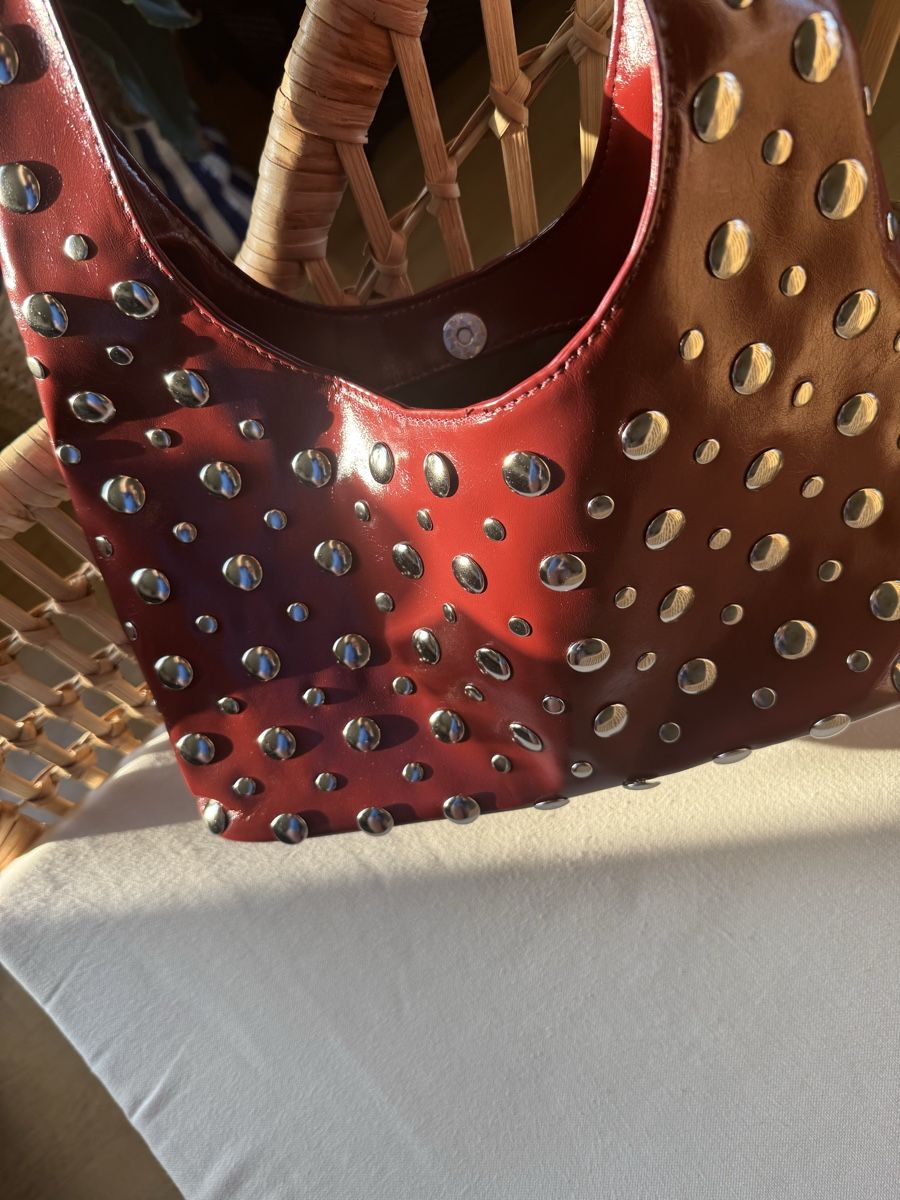 Borse da donna: Bordo Handtasche mit Nieten – Nuovo e nell'imballaggio originale da Männedorf venduto da mariadelrocioeberle 1