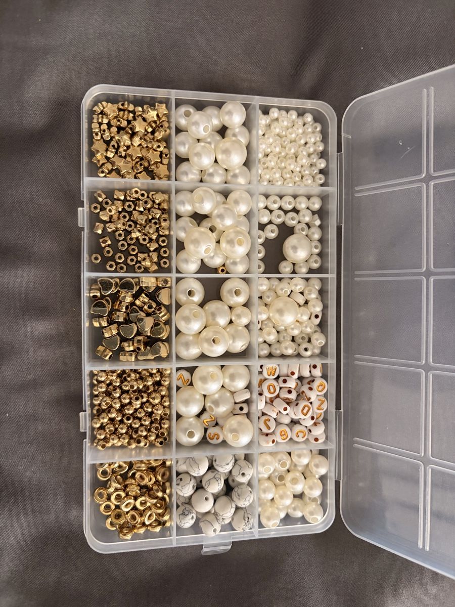 Kit bricolage: Bastelperlen Set mit Sortierbox verschiedene Formen 15 Fäche – Usato da St.Gallen venduto da rslalfs 1