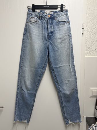 Stradivarius Jeans Size 36, frayed hem, Light Blue Denim