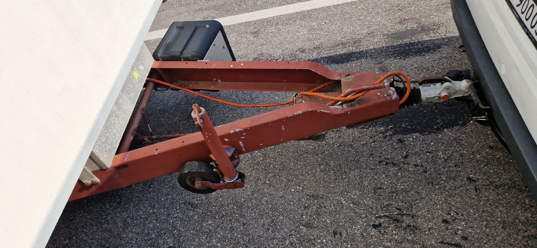 Rimorchi: GRANDE REMORQUE 3500KG AVEC PLAQUE ÉLÉVATRICE – Usato da St. Ursen venduto da cpi23 6