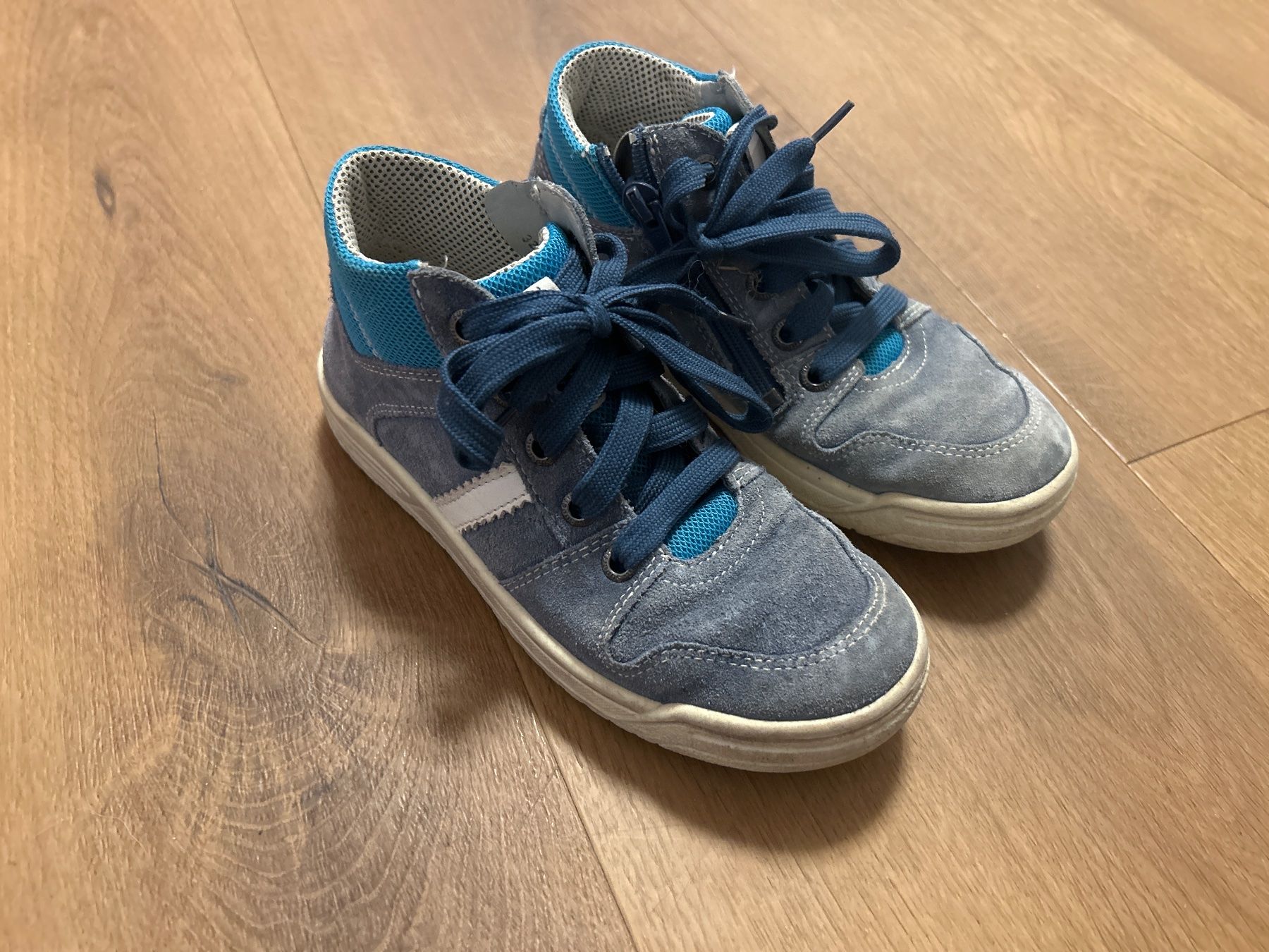 Superfit Scarpe per ragazzi: Superfit Sneakers Wildleder Jungs Gr 32 – Usato da Regensdorf venduto da Spyke55