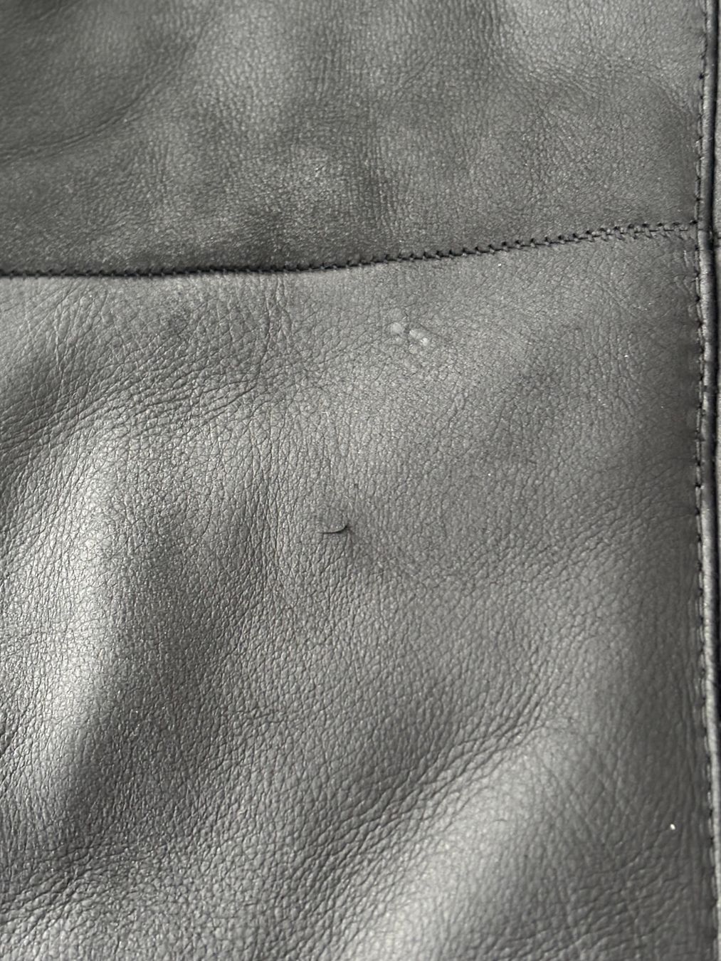 Max Mara Cappotti: Manteau Max Mara noir en fourrure – Usato da Fribourg venduto da Vinhell 4