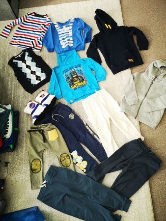 (A33)   12 x Kleiderpaket gr. 104 - 110 für Jungs (winterp.