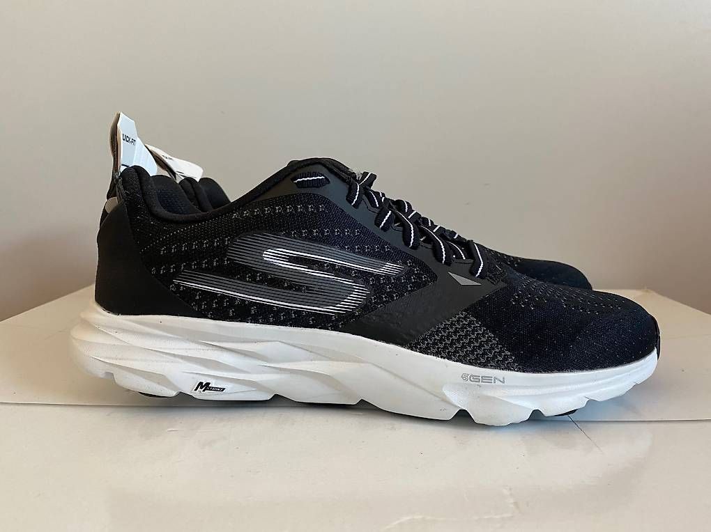Skechers Scarpe da uomo: Skechers GOrun Laufschuhe gr 43.5 – Nuovo (secondo la descrizione) da Zürich venduto da Altruisti 1