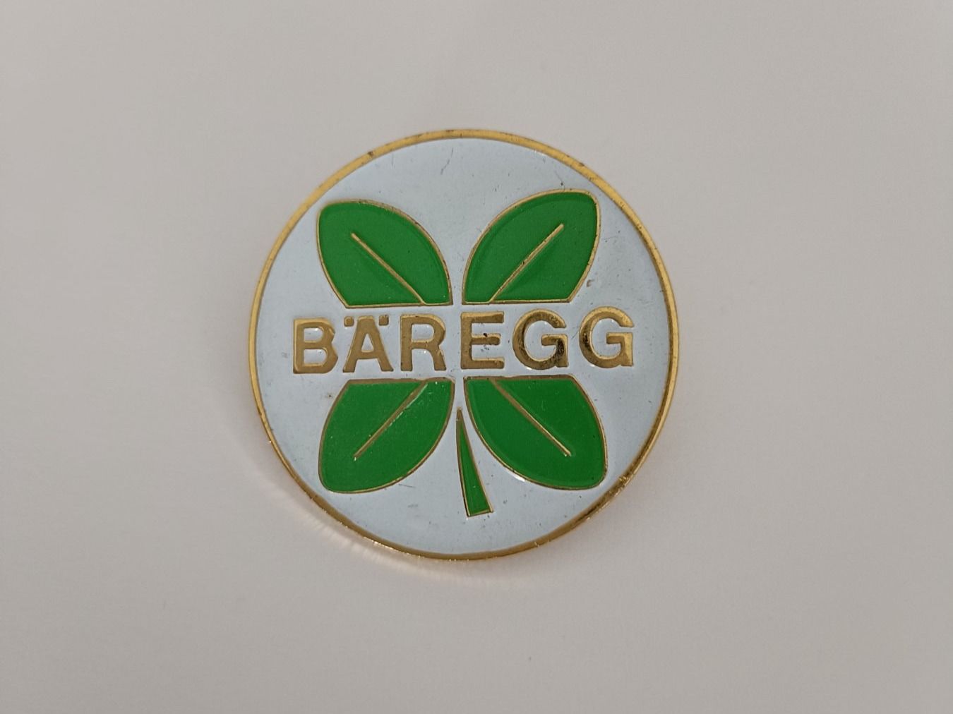 Placchette & Badge: Pin Bäregg grosser Pin Box 27 – Usato da Köniz venduto da Pinscollect