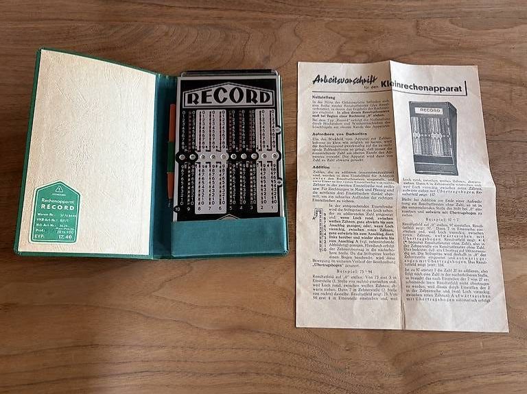 Record Rechenmaschine (1967) samit Etui, Anleitung und Stift (Gebraucht ...