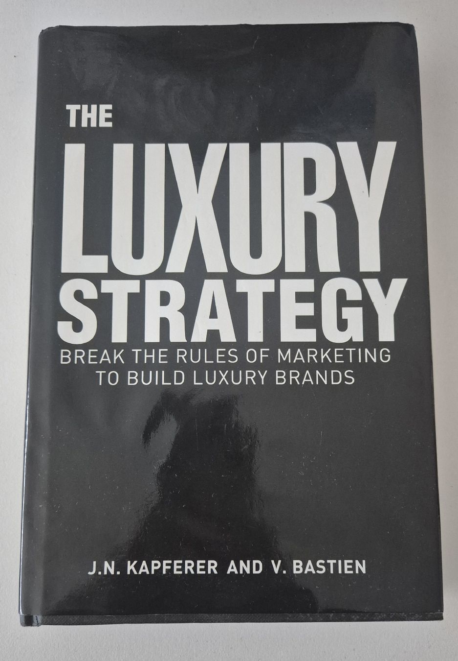 Libri: Buch, Englisch, Luxury Strategy – Nuovo (secondo la descrizione) da Zürich venduto da Sami78