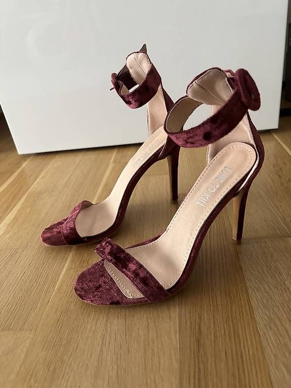 Chaussures femmes: Samt high heels Bordeaux  – D'occasion à Mühlau par xLunax