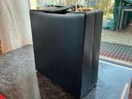 Schwarze Aktentasche aus Kunstleder
