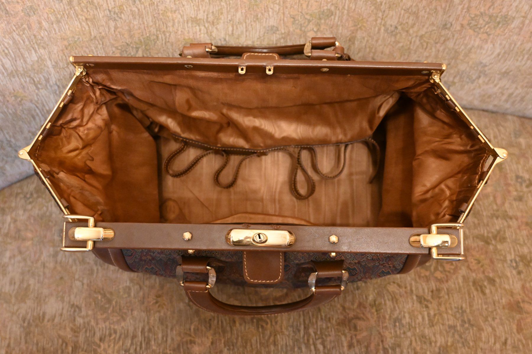 Borse: Handtasche Stil Arzttasche – Usato da Dietikon venduto da Bhelbling 2