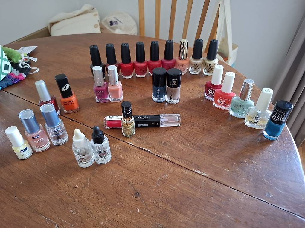 Nagellack: Nagellack diverser Marken – Gebraucht aus Zürich von nina.uehlinger