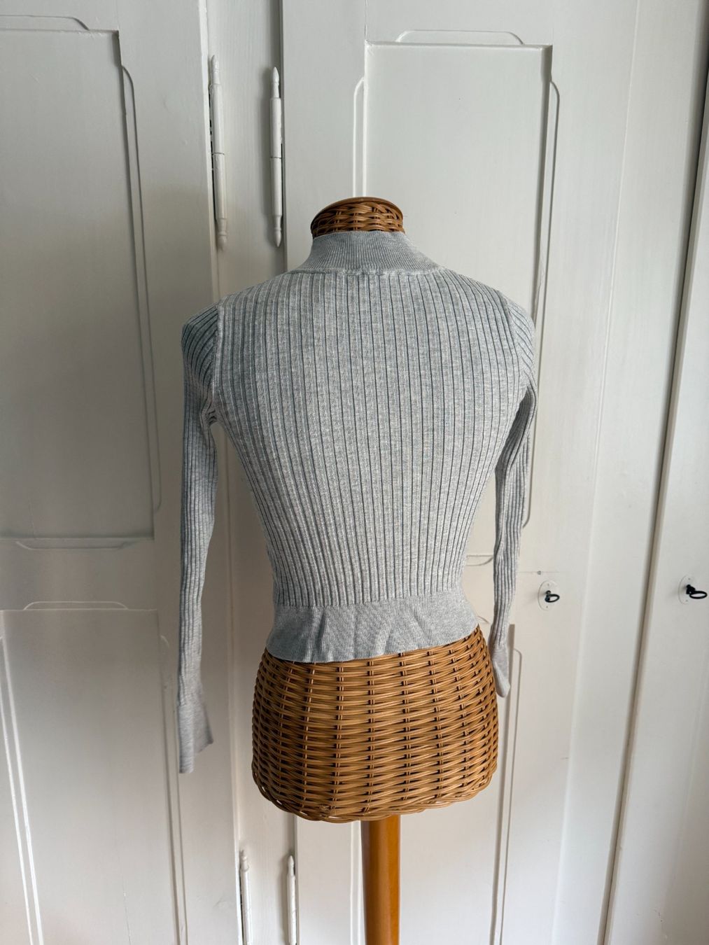 Pullover & Sweatshirts: Feinstrick Pullover hellgrau stretch XS – Gebraucht aus Zürich von Diazaio 2