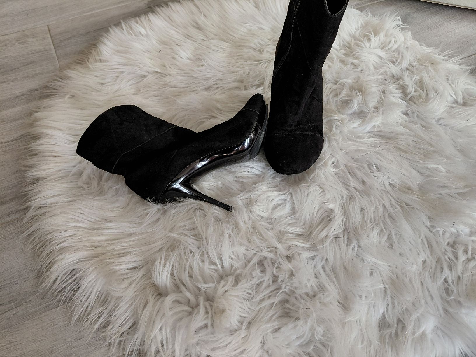 Scarpe da donna: Stiefeletten schwarz Wildlederoptik Gr. 38 – Usato da Obermumpf venduto da Eje_2g5h