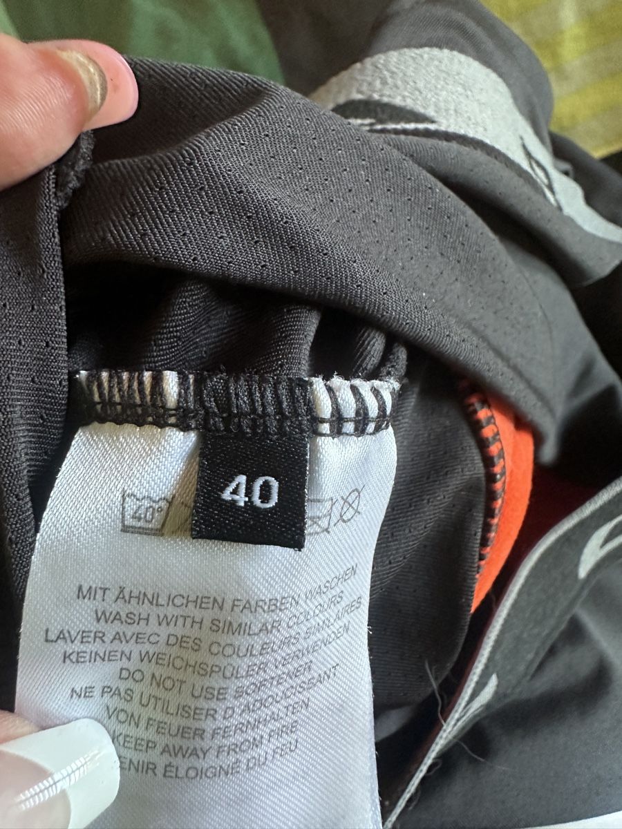 Pantaloni: Bermuda de cyclisme avec culotte intégrée – Usato da Boussens venduto da sko_9w6t 4