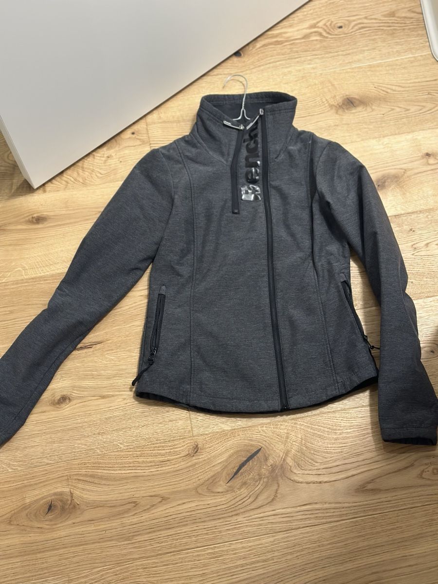 Bench Giacche: Bench. Jacke, Softshell, S/36 Grau, Daumenlöcher, Gr. S – Usato da Rothenburg venduto da wer_g9fd 7