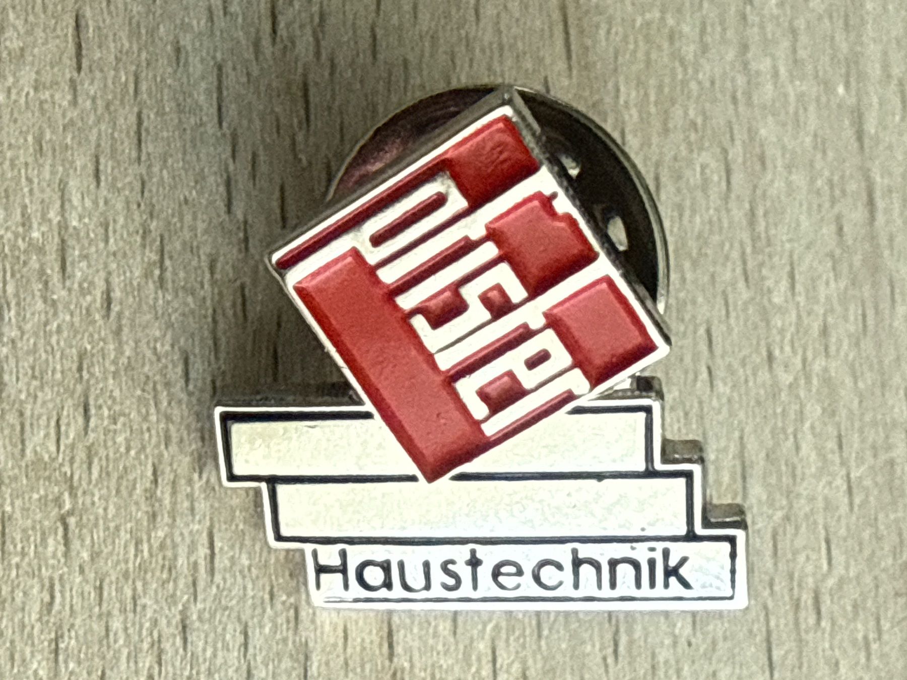 Placchette & Badge: Pin Pfister Haustechnik – Usato da Glattbrugg venduto da Schweigmatt