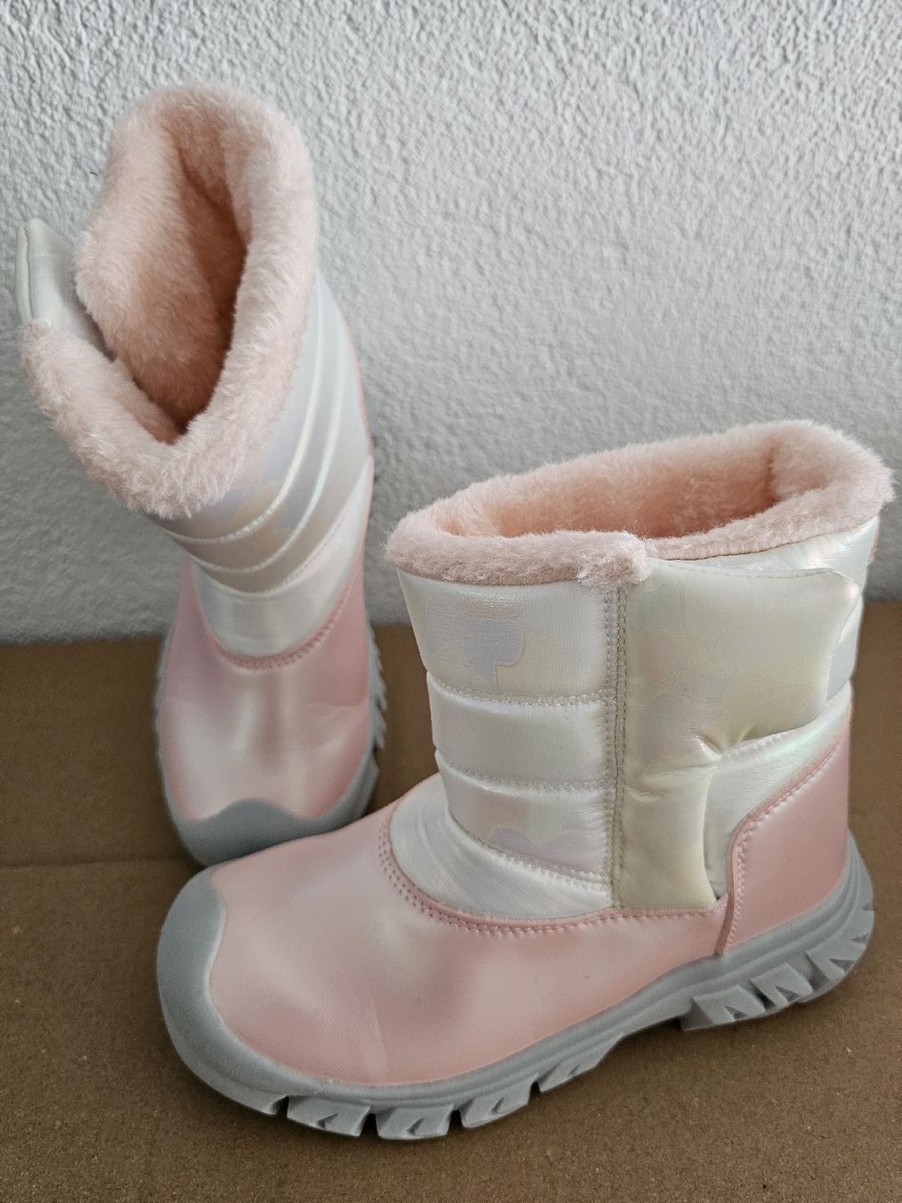 Scarpe per ragazze: Hübsche Mädchen Winterstiefel Gr. 34 NEU – Nuovo e nell'imballaggio originale da Bütschwil venduto da Taranabo