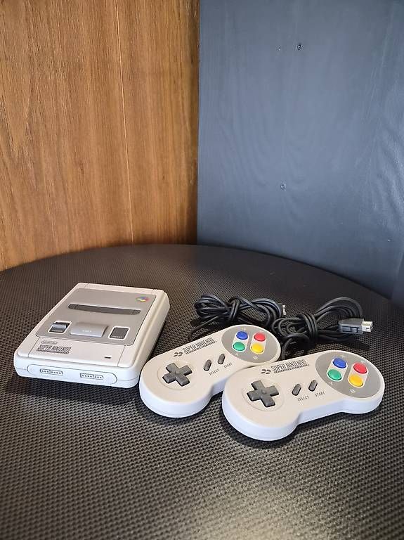 Console: Super Nintendo Classic Mini - Grau, SNES Mini Konsole – Usato da Berg TG venduto da pas_mft2