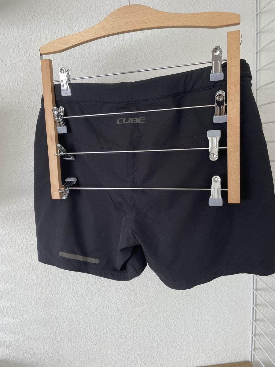 Cube Pantaloni: Cube shorts XL – Usato da Ipsach venduto da Rena-b 1