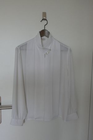 Damen Bluse Weiss Grösse 38 mit Perlenknöpfen