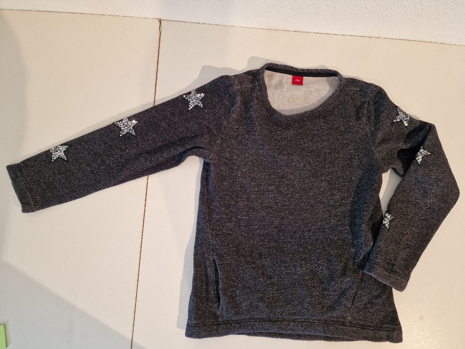 Maglioni & Felpe: S.Oliver Mädchen-Pullover Gr. 164 mit Sternen – Usato da St. Margrethen SG venduto da Goldig 1