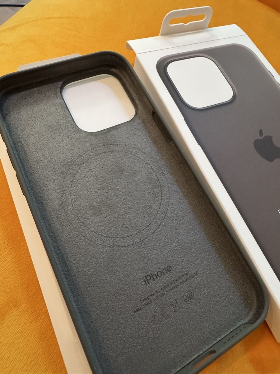 Apple Cover & Protezioni schermo: iPhone 15 Pro Max Silicon Case Mag Safe – Nuovo (secondo la descrizione) da Winterthur venduto da julia.hofer 1