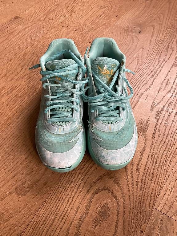 Scarpe da uomo: Basketballschuhe grösse 42 – Usato da Biel/Bienne venduto da 142_w9ds 1