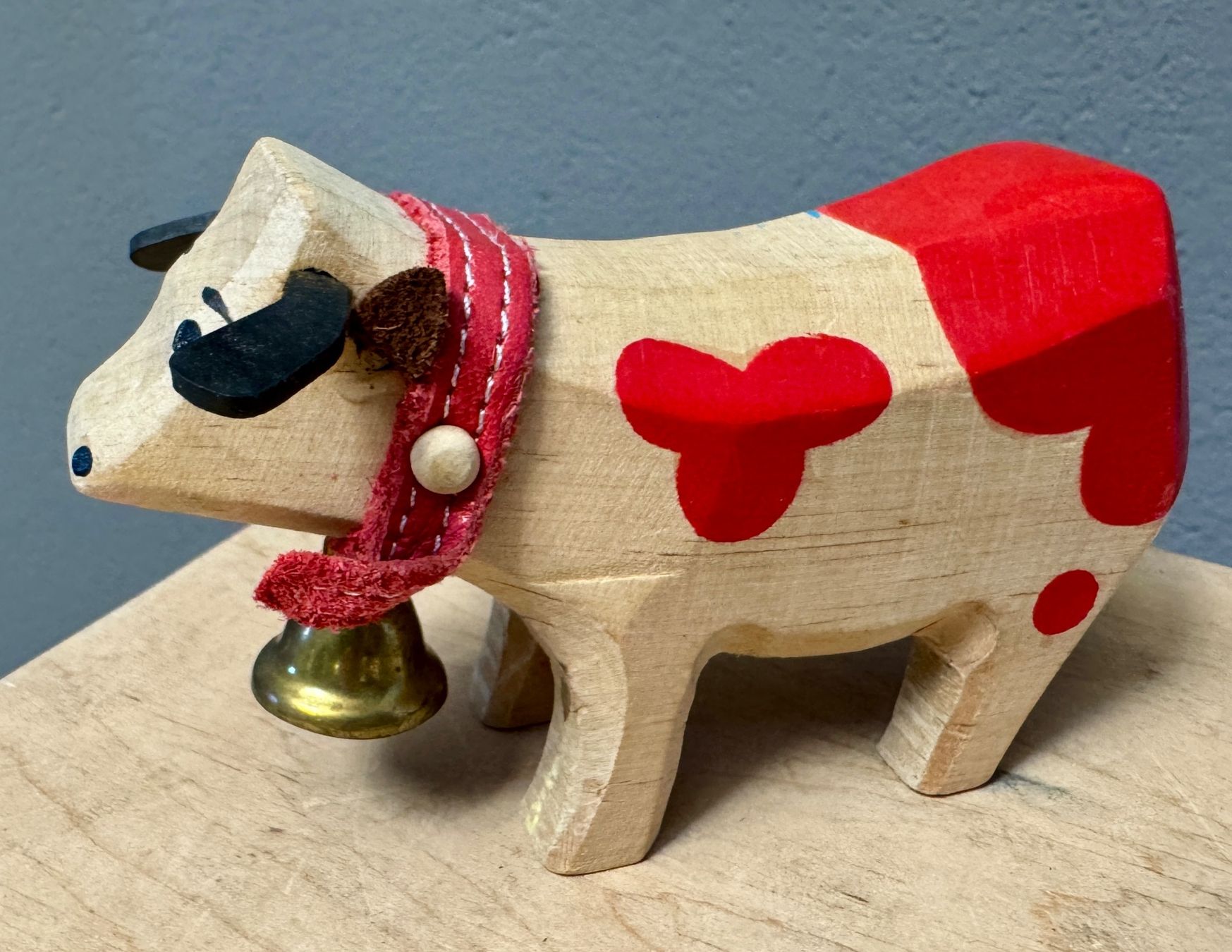 Statuette: Alte geschnitzte Holzkuh Kuh Holz – Usato da Rothrist venduto da Luckywinner
