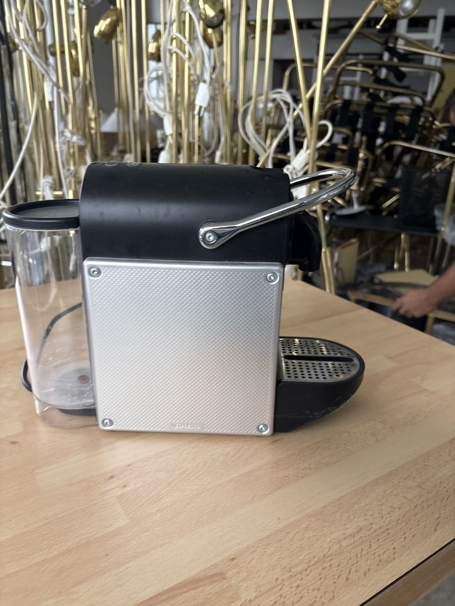 Macchine per caffè & Macchine per espresso: Kaffeemaschine DeLonghi Nespresso Pixie silber schwarz – Usato da Bilten venduto da vjo_qpx5 3