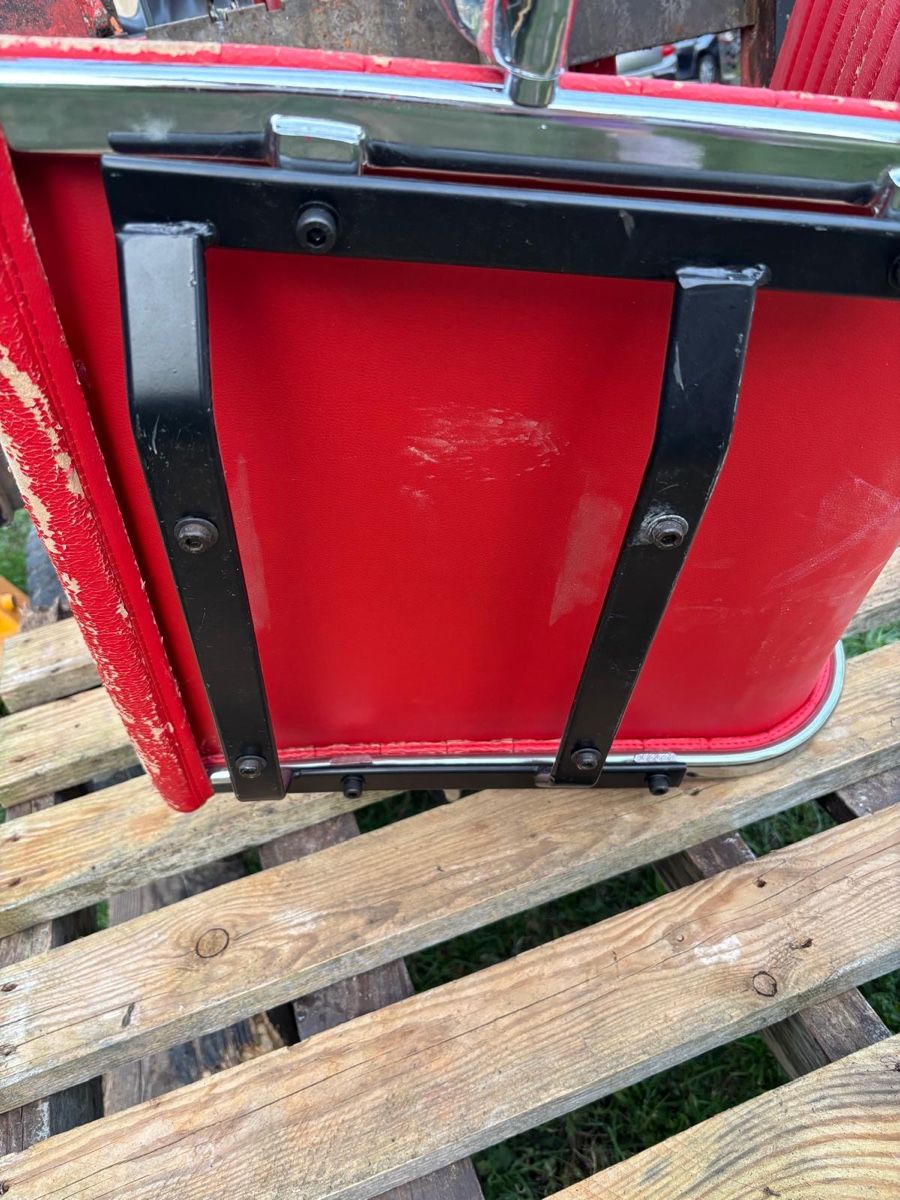 Sedie: Chaise bureau design rouge structure métal état usagé – Usato da nods venduto da Gao 1