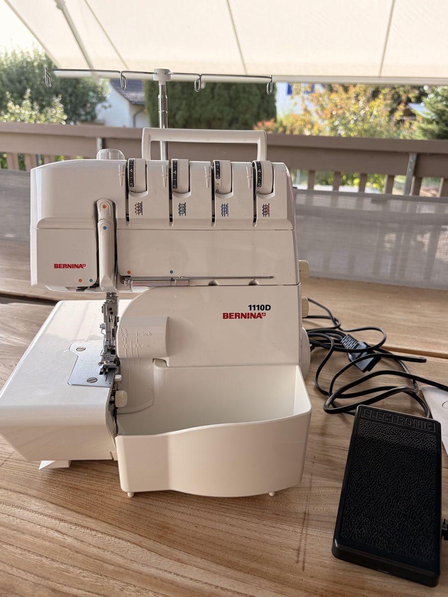 Bernina Macchine da cucire: Bernina 1110D Overlock Maschine – Usato da Dorf venduto da s_geiger01 1