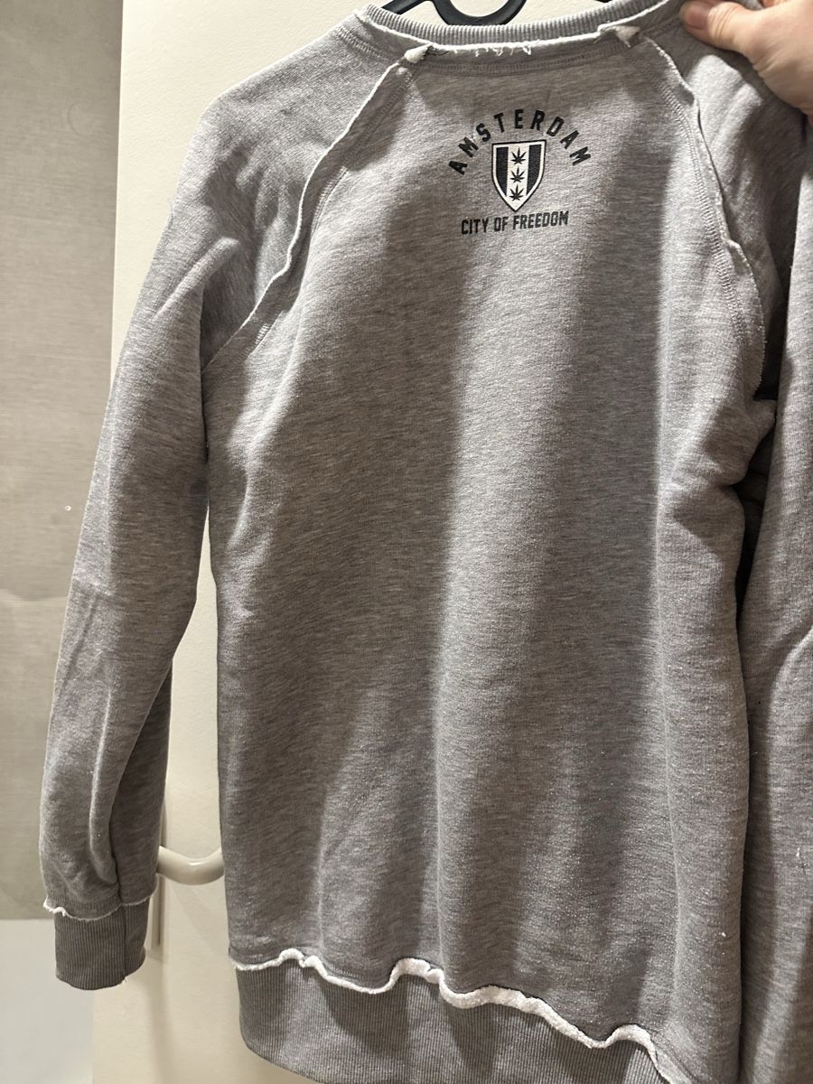 Pulls & Sweat-shirts: Pull sweat Mickey Amsterdam taille S neuf – Neuf avec emballage d'origine à Plan-les-Ouates par aur_z5pj 7