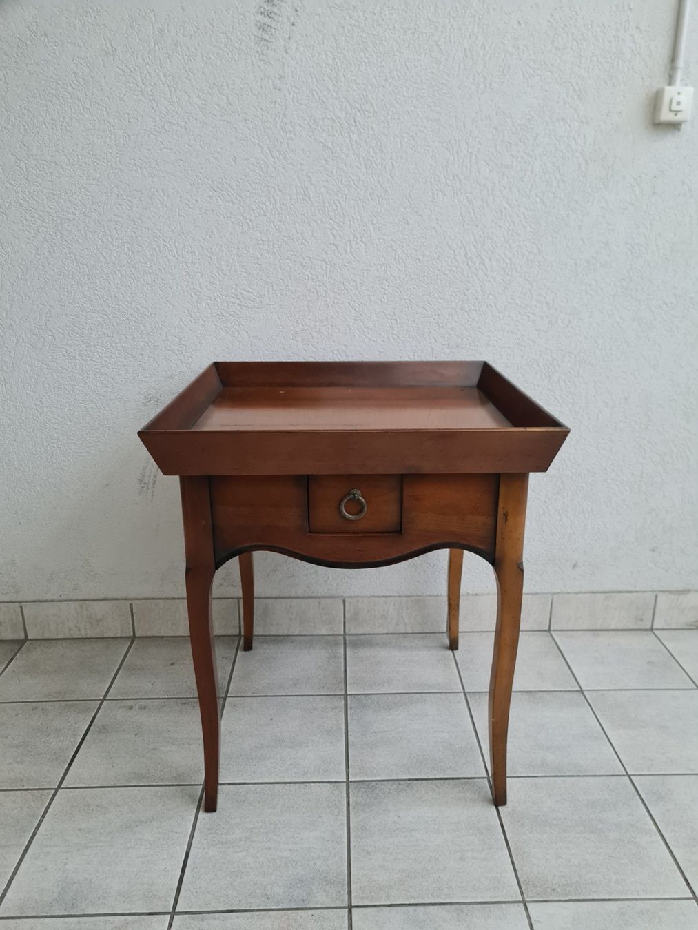 Tische: Magnifique table d'appoint anglaise – Gebraucht aus Monthey von 187-zeroo 1