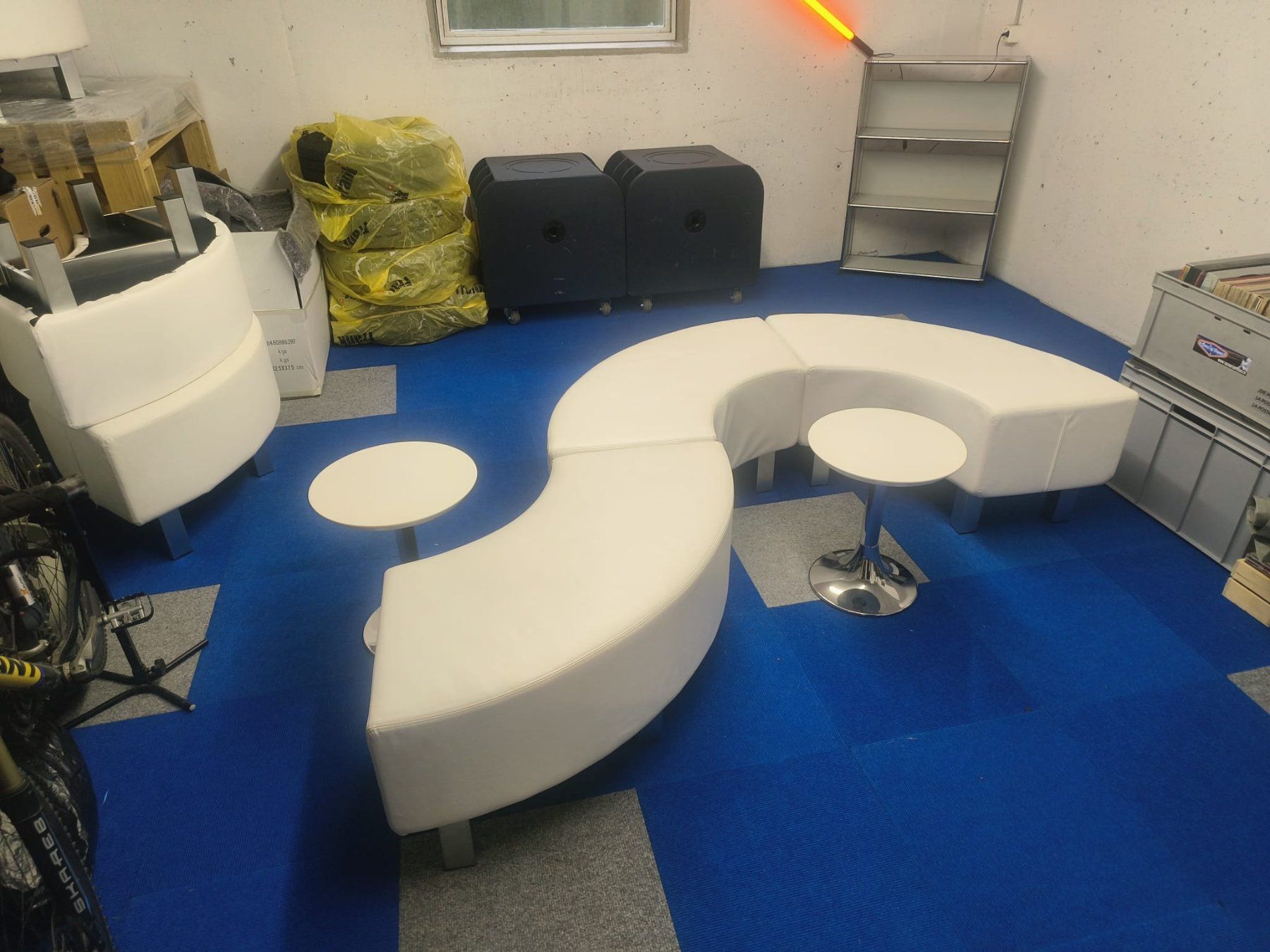 Sofas: Sessel-Sofa: 4 Sitzelemente S-Form Module mit 2 Salontische – Neu (gemäss Beschreibung) aus Neuenhof von Cassiopala 1