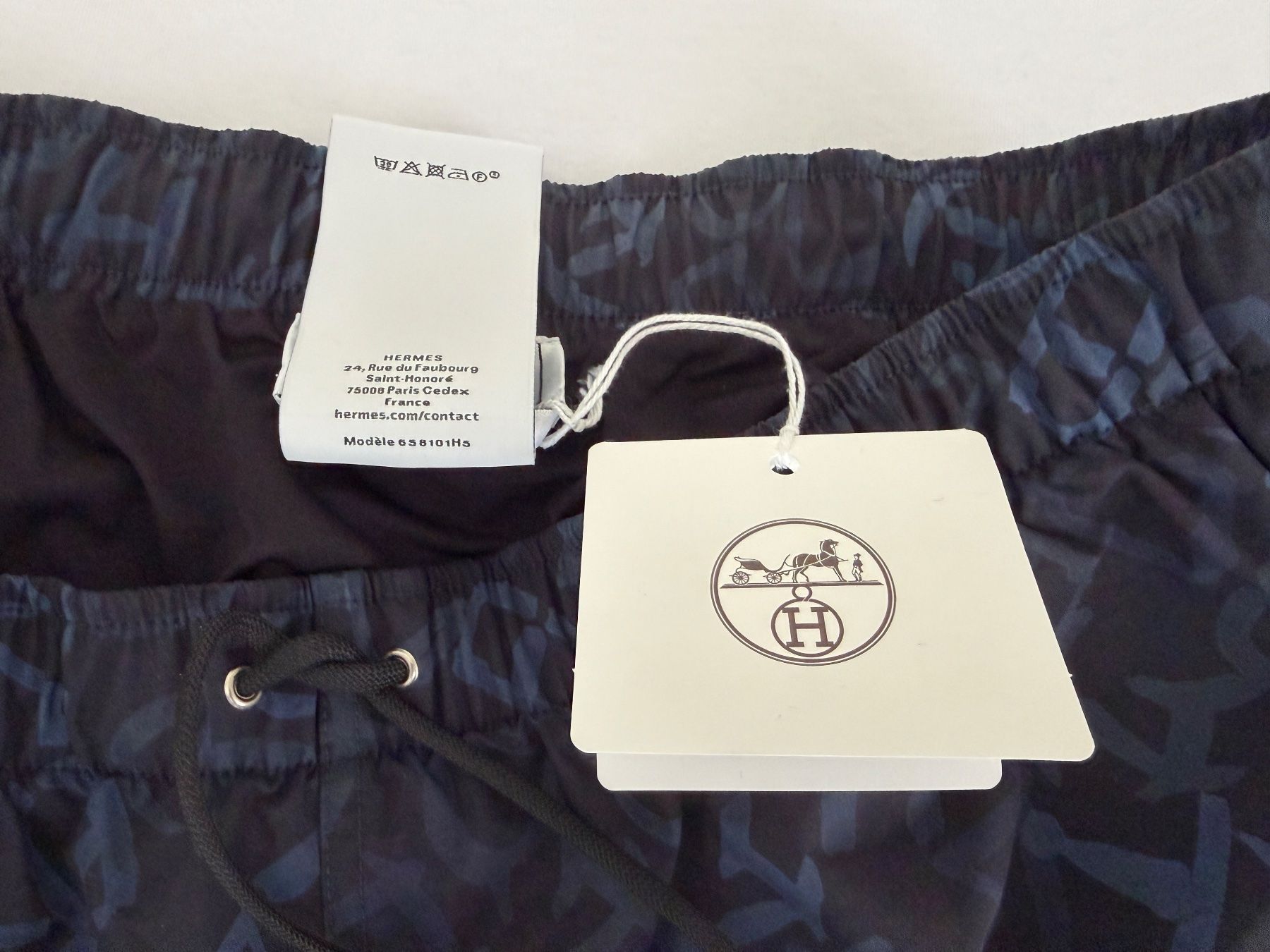 Hermès Badehosen: Hermès Badehose Imprime Calligraphie Equestre – Neu und originalverpackt aus Pfäffikon SZ von Redwulf34 7